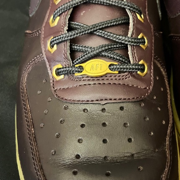 Nike Air Force 1 Low Burgundy Gold Accent Gum Bottom Mens Sneakers - Picture 7 of 9
